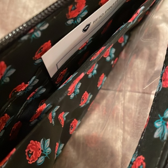 New! Vera Bradley Wristlet RFID Tech Full Size Wallet Wristlet - Picture 5 of 11